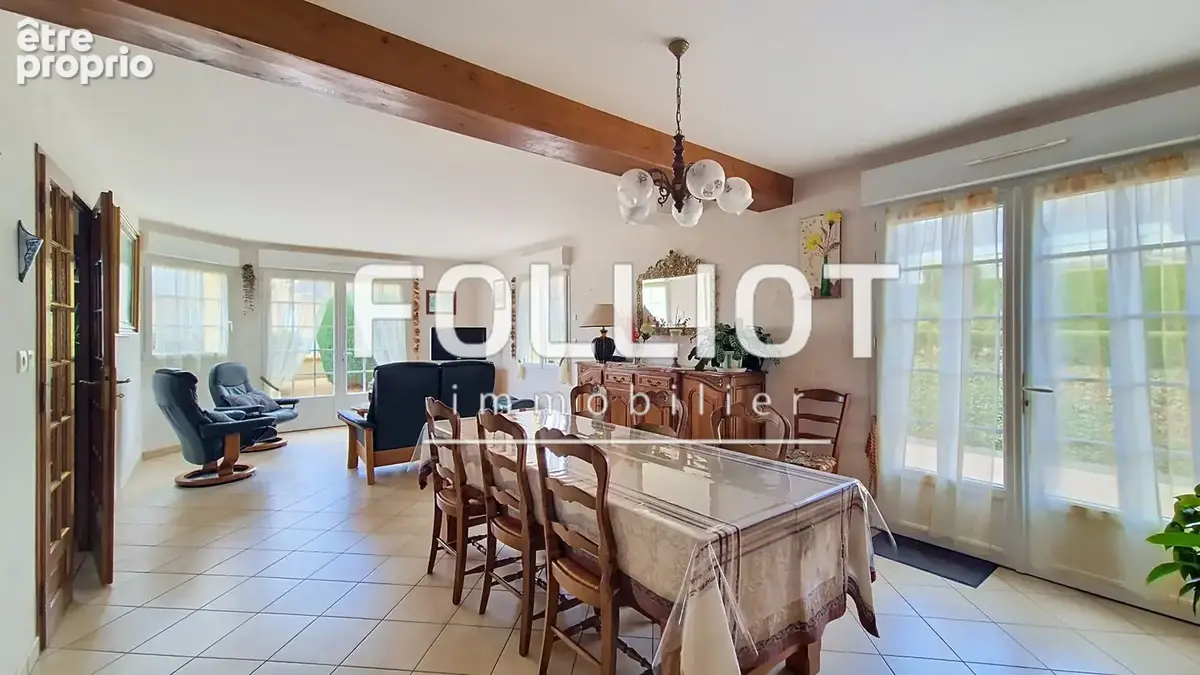 A vendre à Cérences PLEIN CENTRE Maison récente de 130 m² avec vie de plain-pied - photo 6