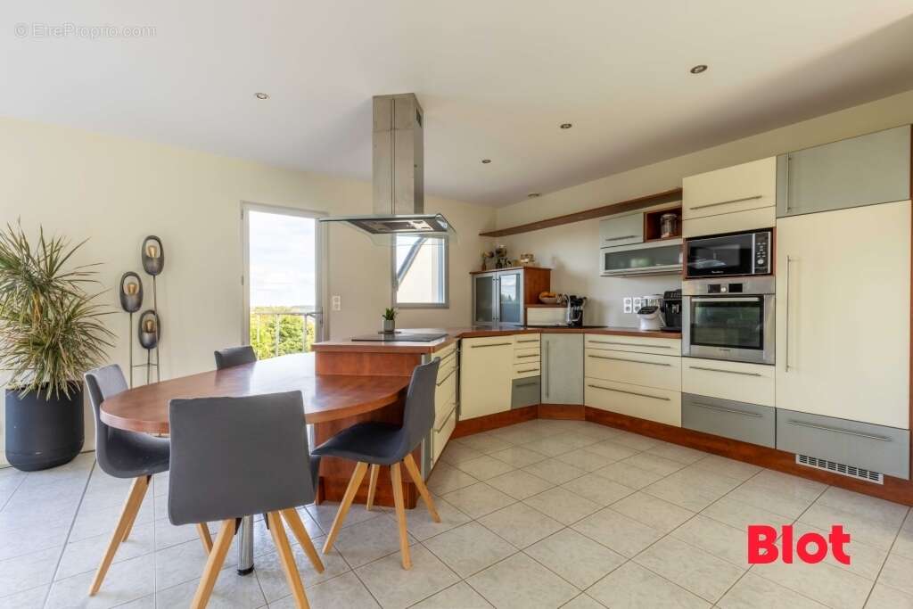 Maison à MONTFORT-SUR-MEU