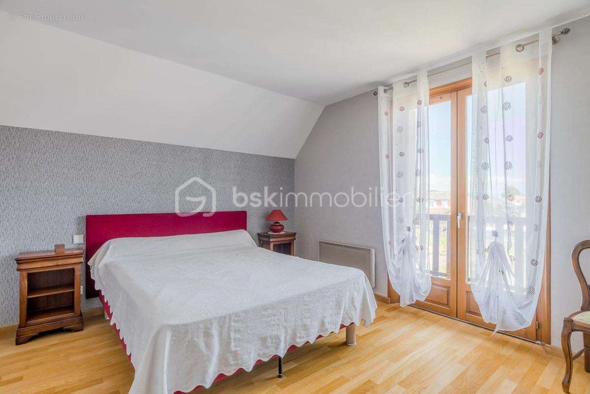 Maison au calme avec 4 chambres et un bureau sur sous sol complet - photo 17