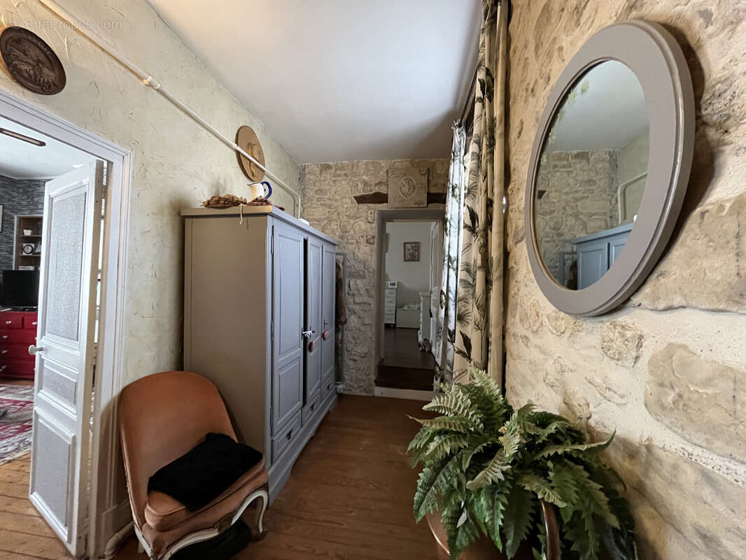 Maison à LA CHAPELLE-LA-REINE