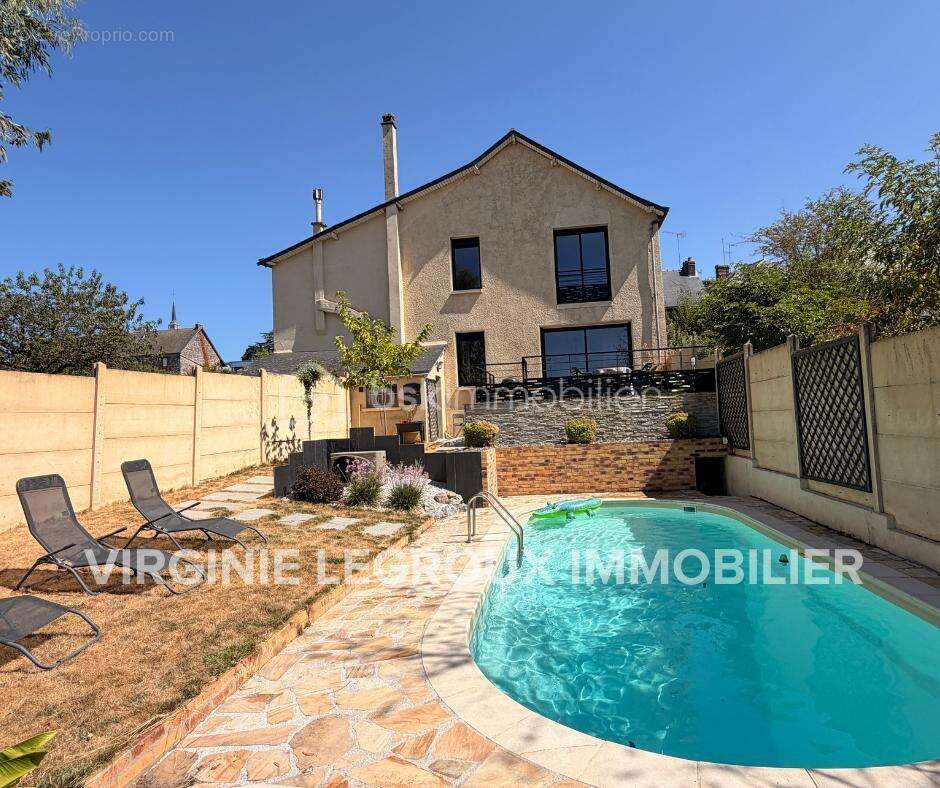 En Exclusivité, maison de caractère de 131m2 avec piscine - photo 2