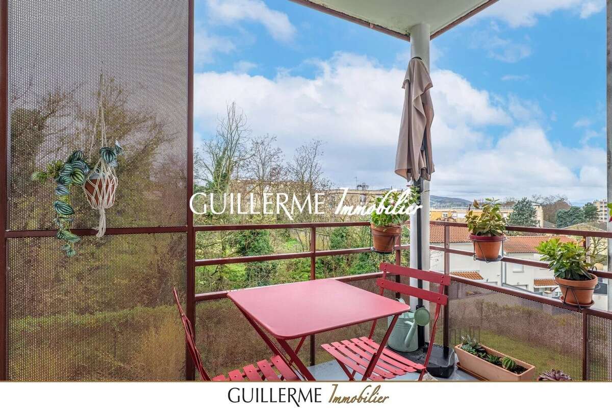 Appartement à GENAY