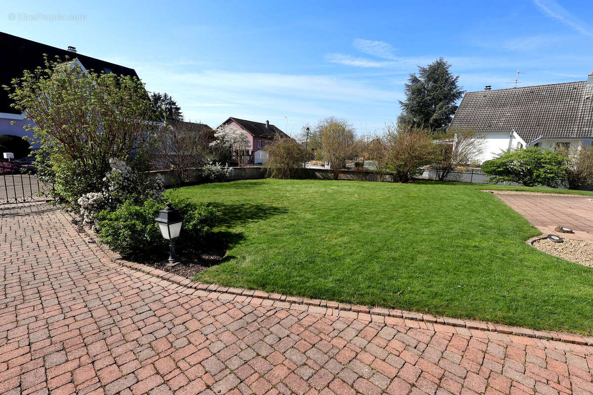 Maison à VILLAGE-NEUF