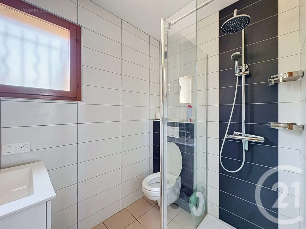 Maison 111 m² à La Riviere-De-Corps  - photo 10