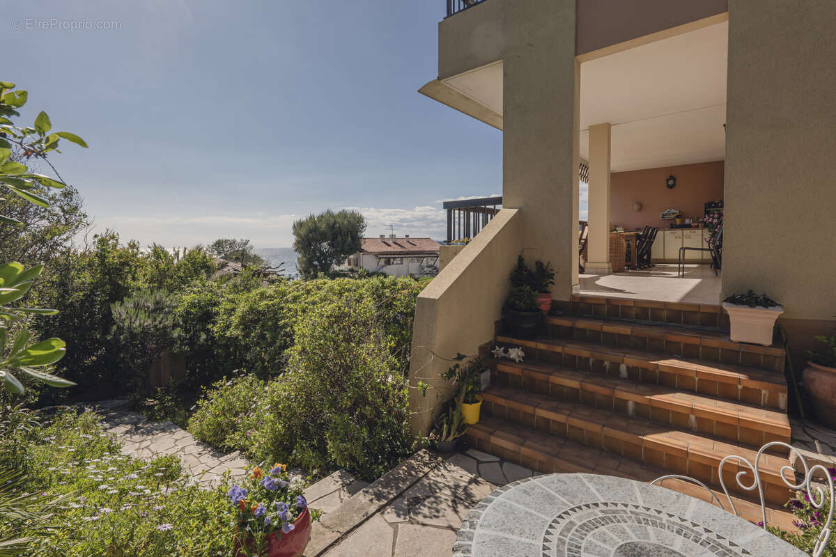 Appartement à SIX-FOURS-LES-PLAGES