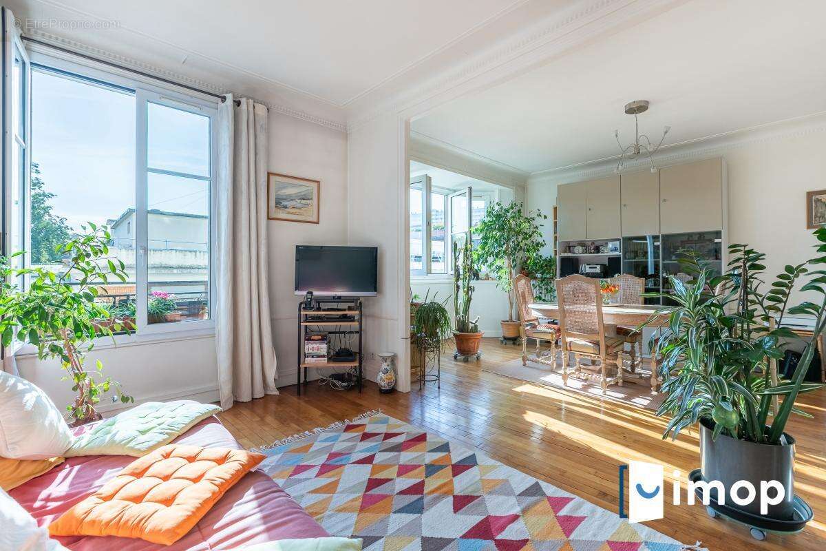 Appartement à PARIS-14E