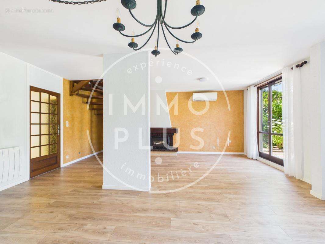 Vente - Maison - 4 pièces + cuisine - 97,02 m² - 680 000 € - - photo 3