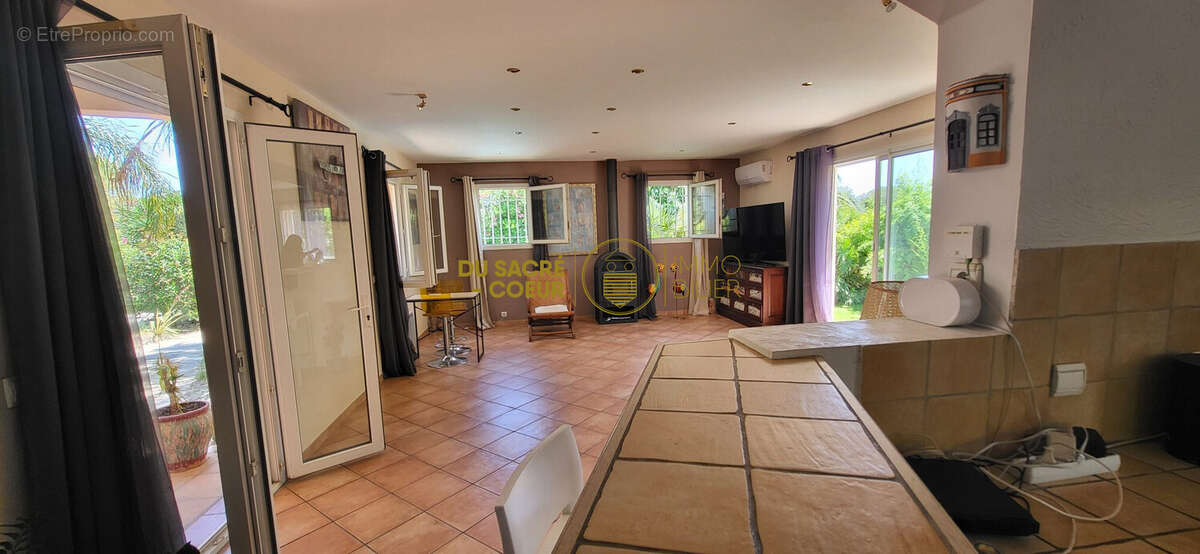 Maison à SAINT-ESTEVE