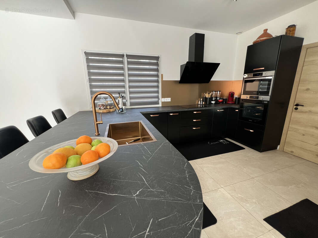 Maison à SILLANS-LA-CASCADE