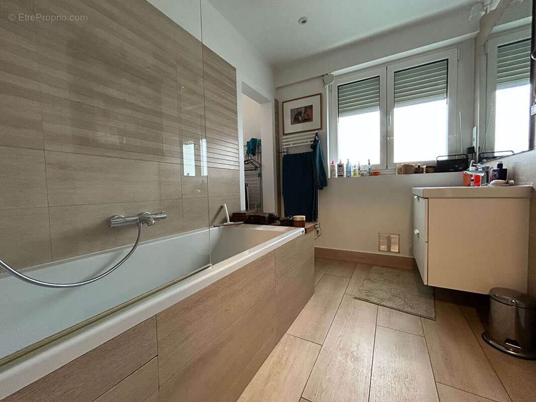 Appartement à PARIS-14E