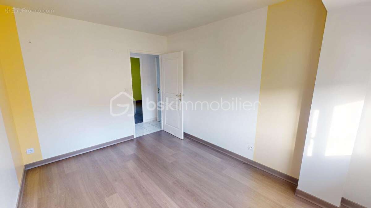 Maison à LA CHAPELLE-SAINT-URSIN