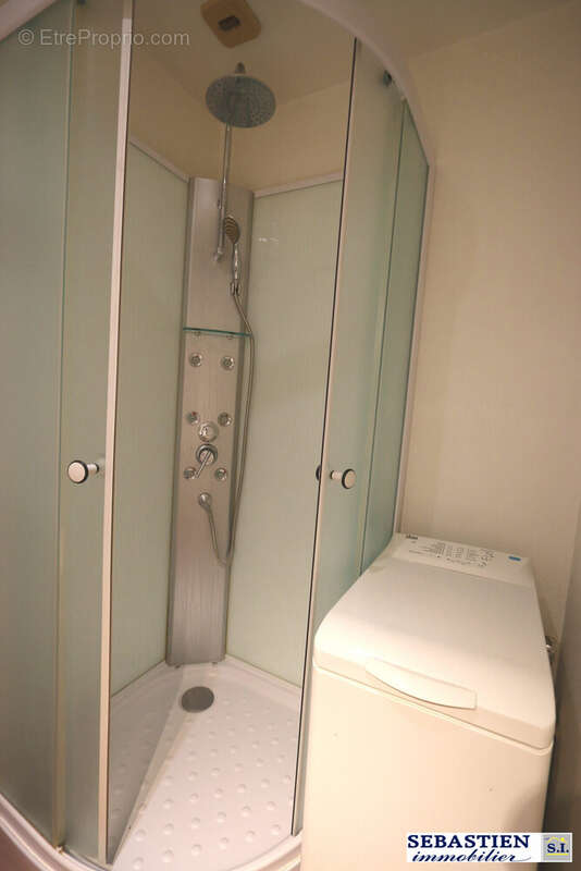 Salle d&#039;eau wc - Appartement à TROYES