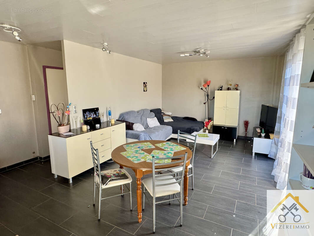 Maison à VARETZ