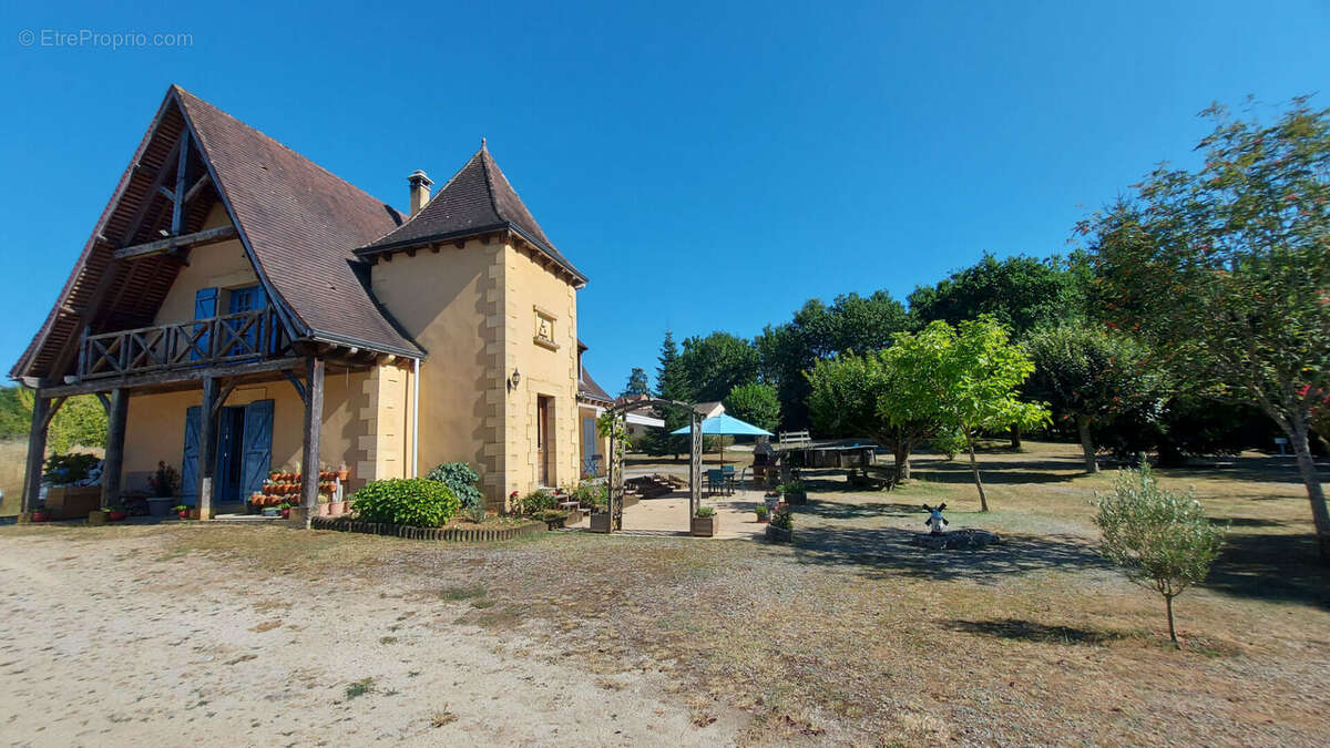 Maison à CENAC-ET-SAINT-JULIEN
