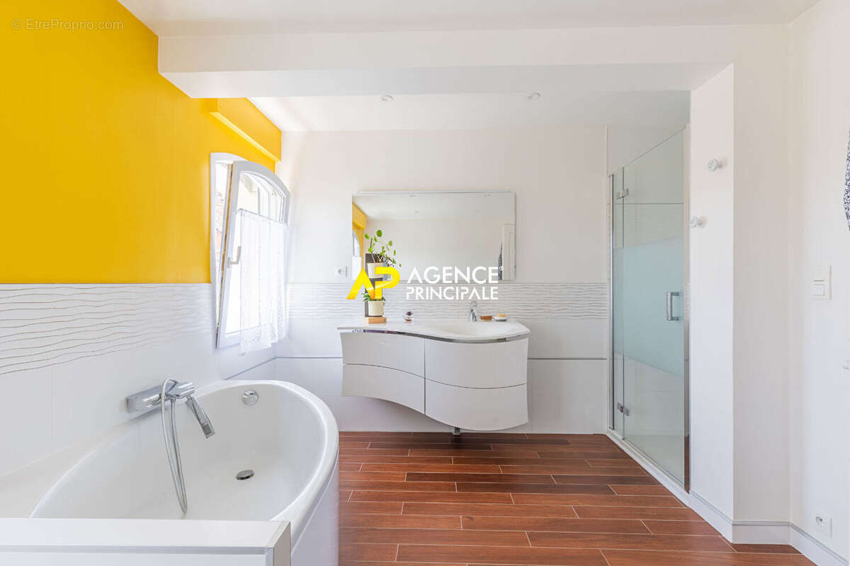 Maison à SARTROUVILLE