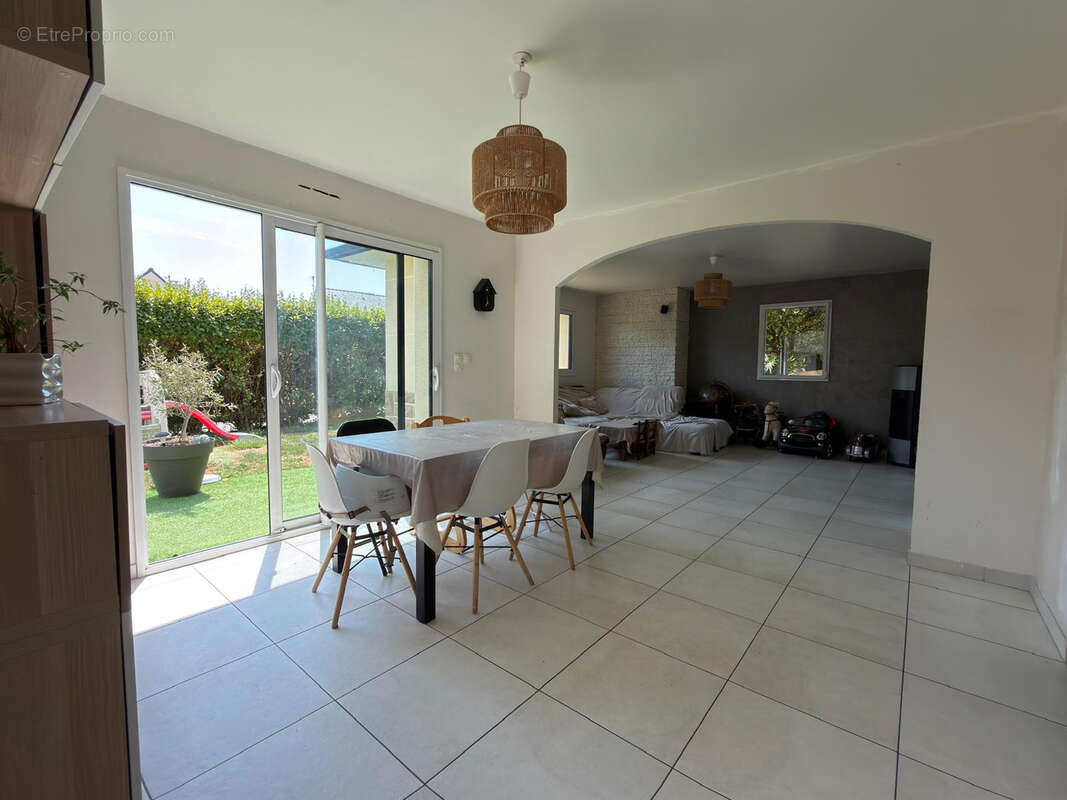 Maison familiale 5 chambres avec vie de plain-pied, Bourg de Plomelin - photo 2