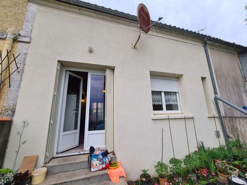 Maison à SAINT-YRIEIX-SUR-CHARENTE