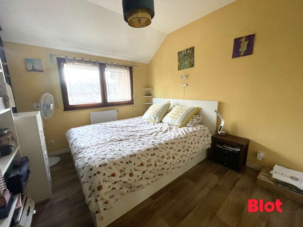 Maison à MONTGERMONT