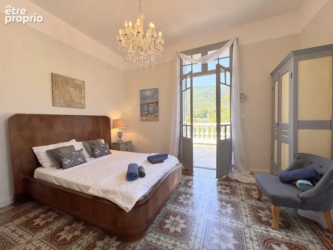 Sublime authentique chateau totalement renove au coeur du pays cathare, piscine, vue chateau - photo 9