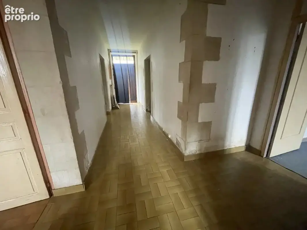 Propriété de maître à rénover – Nombreuses dépendances - photo 3
