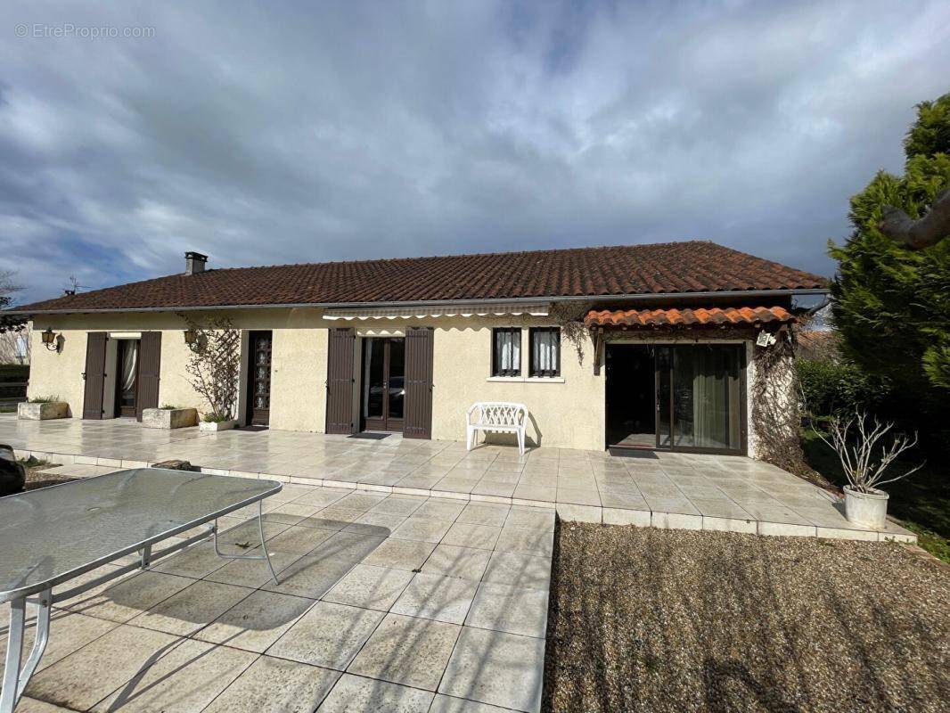 Maison à LA TOUR-BLANCHE