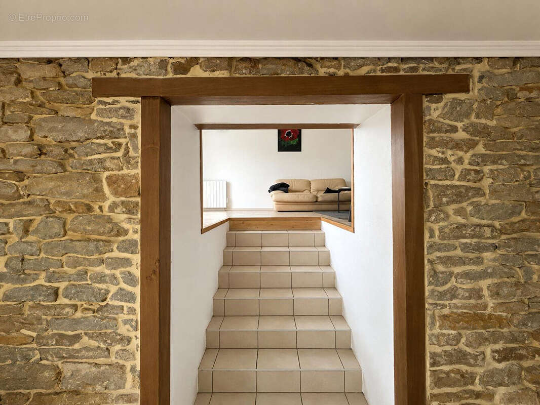 Maison à POUILLEY-LES-VIGNES