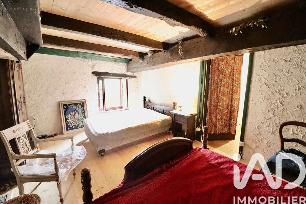 Maison 110 m² à Fenioux  - photo 6