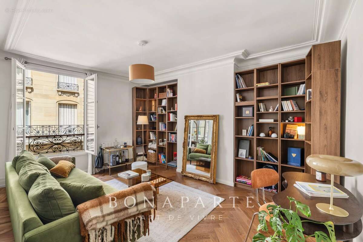 Appartement à PARIS-16E