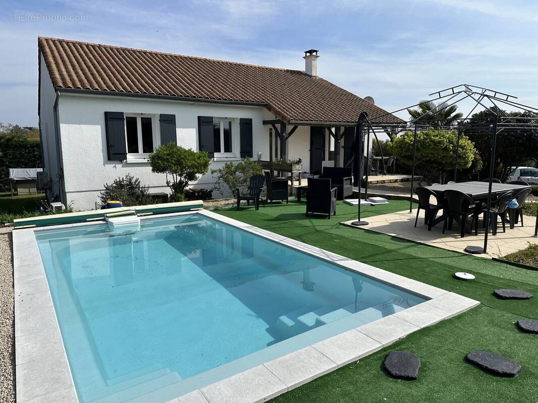 Maison à SAINT-MAURICE-LA-CLOUERE