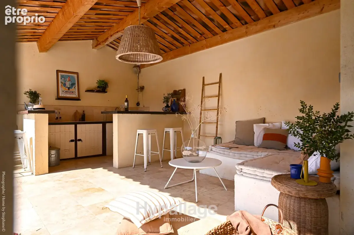 Villa T5 200 m2 avec piscine, stationnement et terrain de 1 600 m2 - photo 3