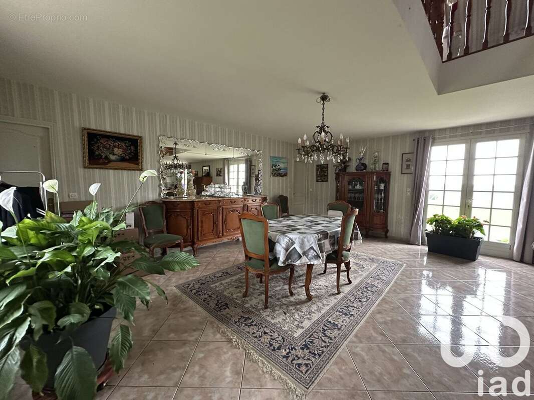 Maison 204 m² à Saint-Pierre-Des-Bois  - photo 4