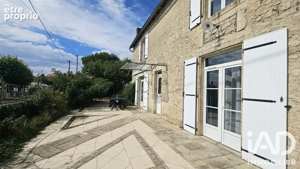 Photo 3