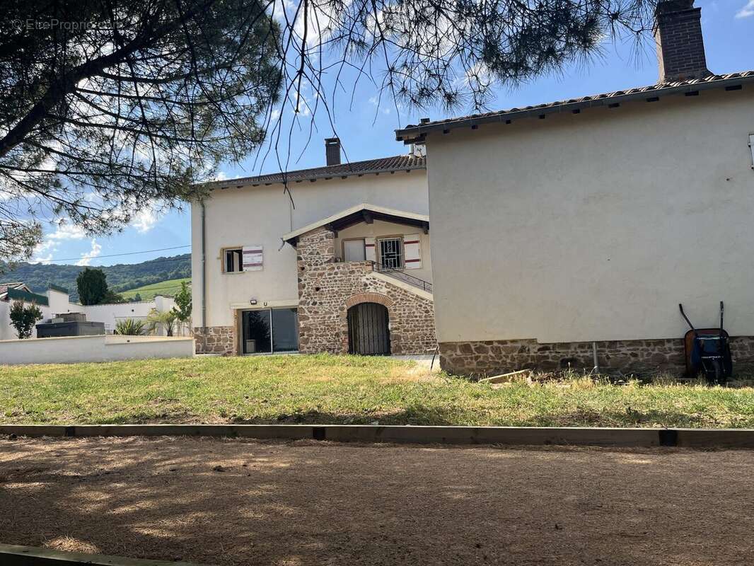 Maison à SAINT-ETIENNE-LA-VARENNE
