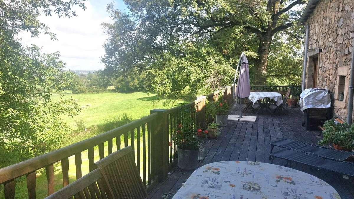 Lunac: Propriété de caractère avec trois habitations , piscine et vues panoramiques - photo 15