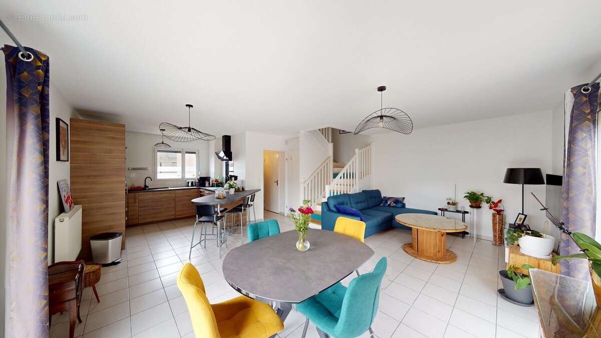 Maison à LA SALVETAT-SAINT-GILLES