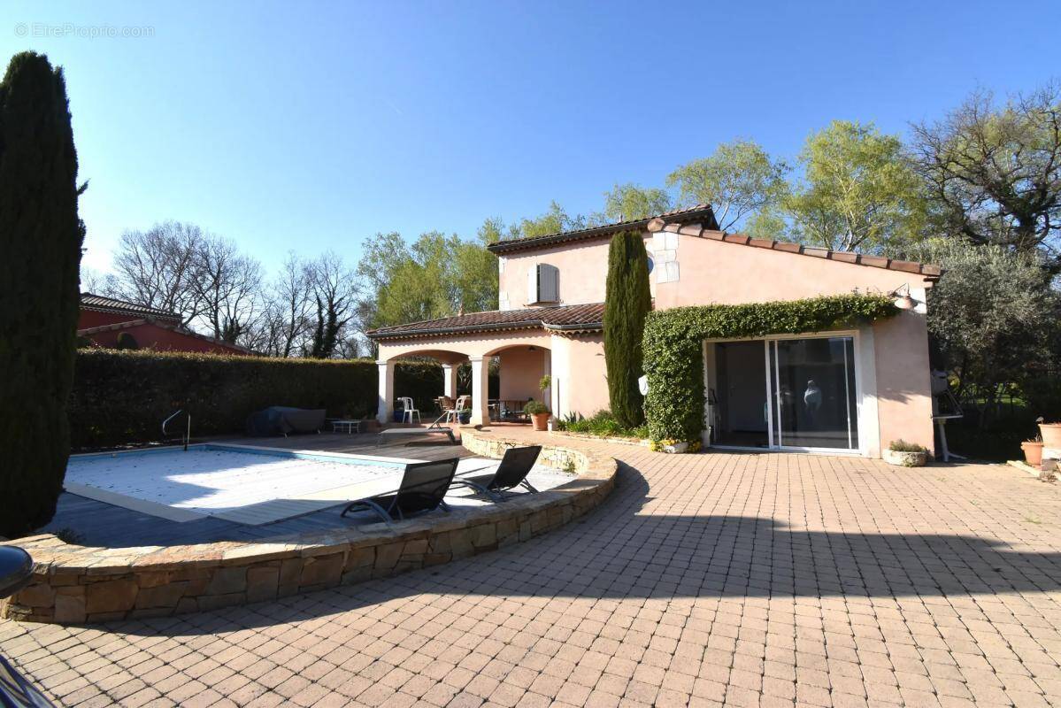 Maison à MONTBOUCHER-SUR-JABRON