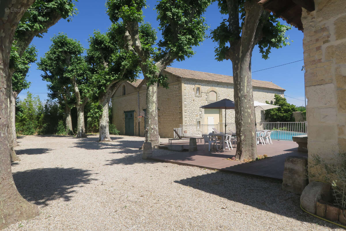 Ensemble immobilier de 281 m2 habitables et 740 m2 de bâtiments annexes - photo 13