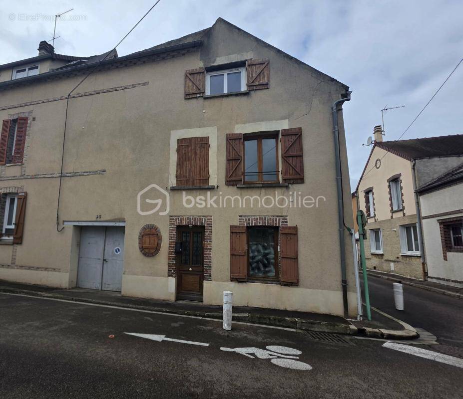 STUDIO au bord de L'Yonne à 5minutes de la gare de Sens - photo 1