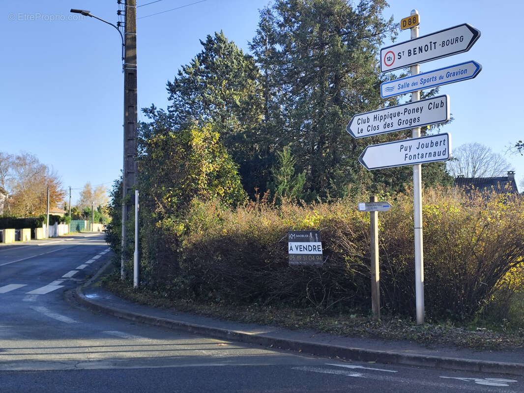 Terrain à SAINT-BENOIT