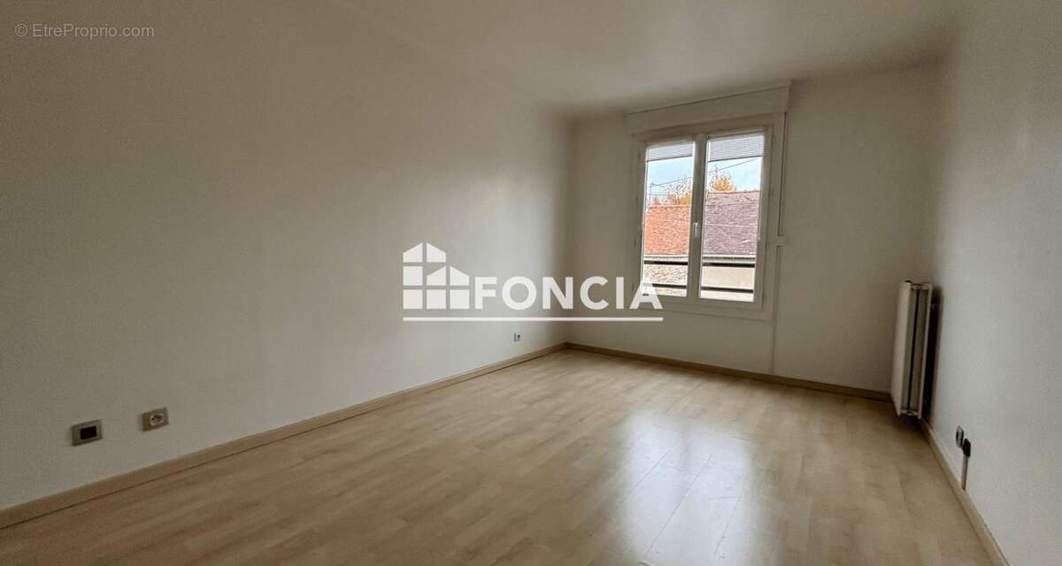 Appartement à COMBS-LA-VILLE