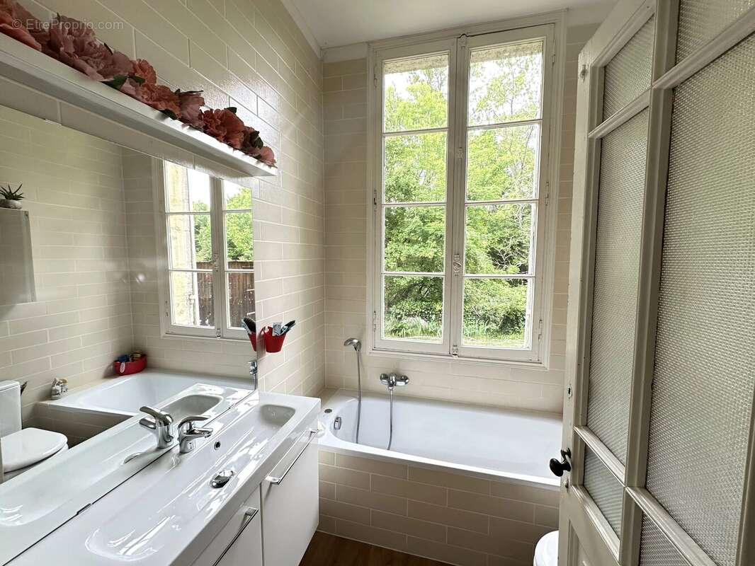 Maison à COUTRAS