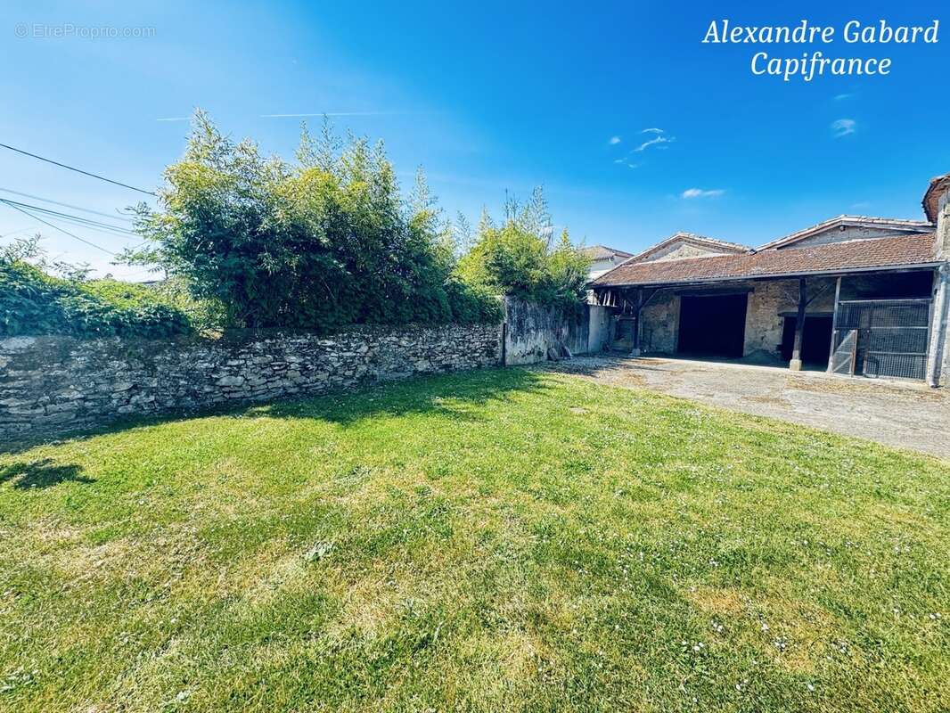 Maison en pierres - 3 chambres - Jardin - Dépendances et fort potentiel - photo 16