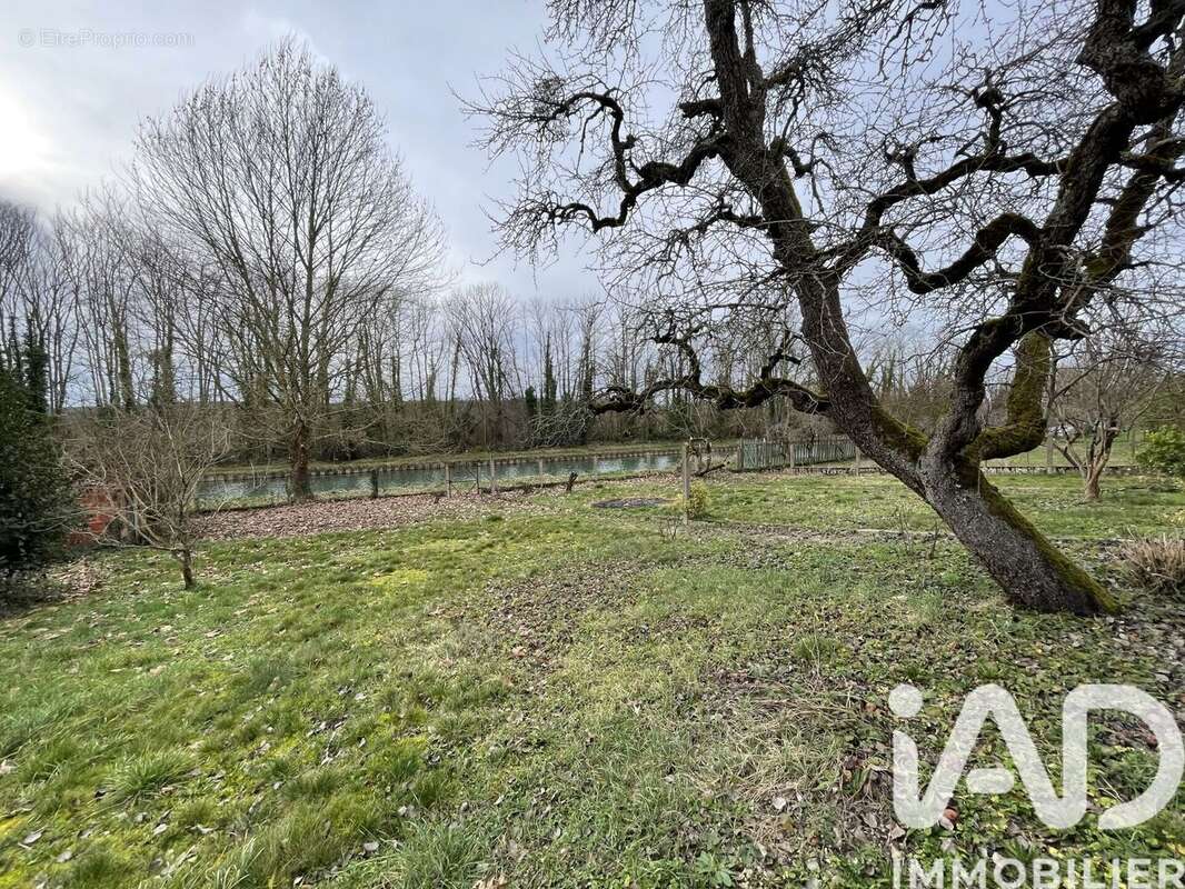 Maison 114 m² à Tronchoy  - photo 2