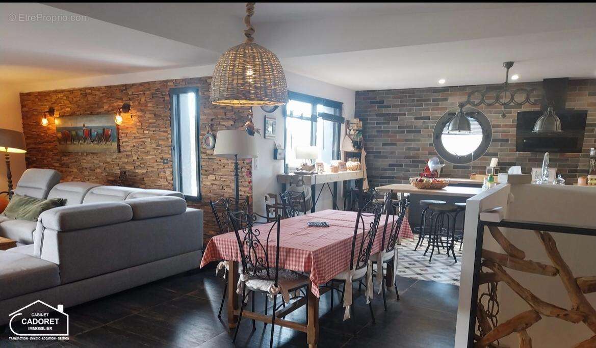   - Maison à PAIMBOEUF