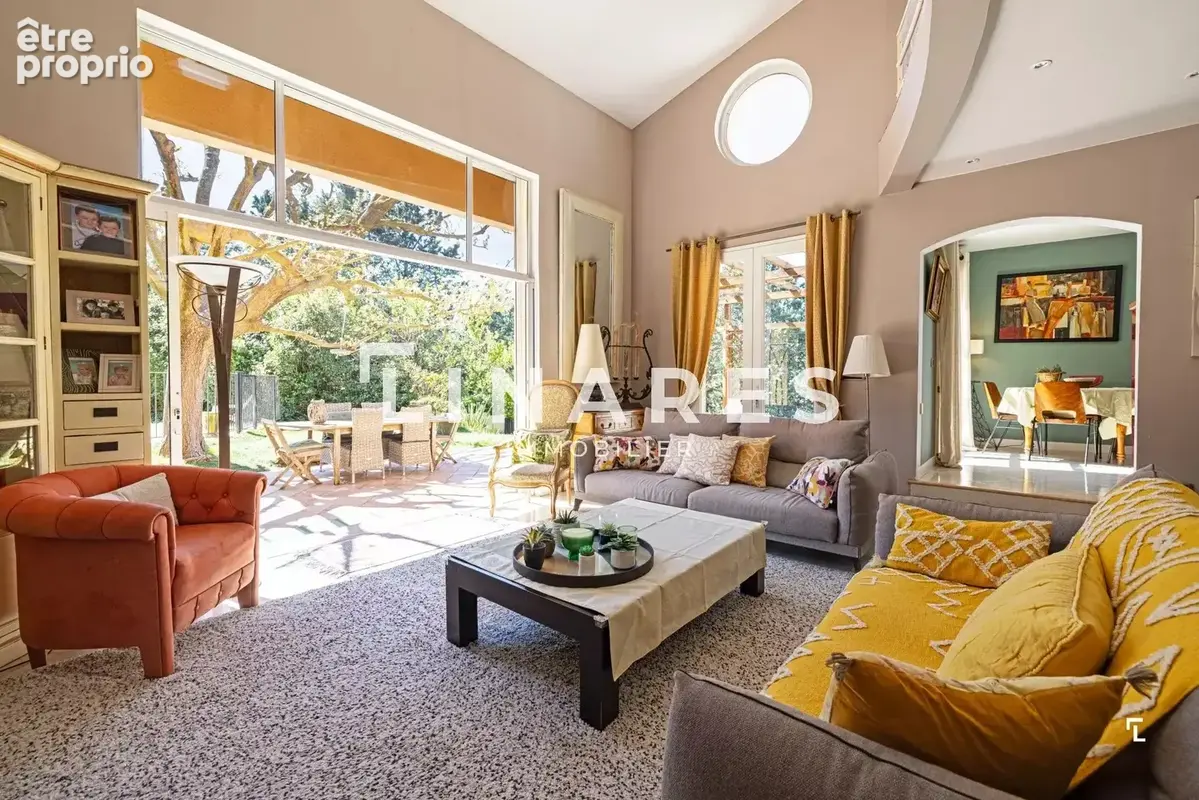 SIGNATURE - Villa 265m² (Sous-sol aménagé 62m²) - Piscine - Garage 44m²  - Parcelle de 1163m² - 13011 Les Camoins - photo 5