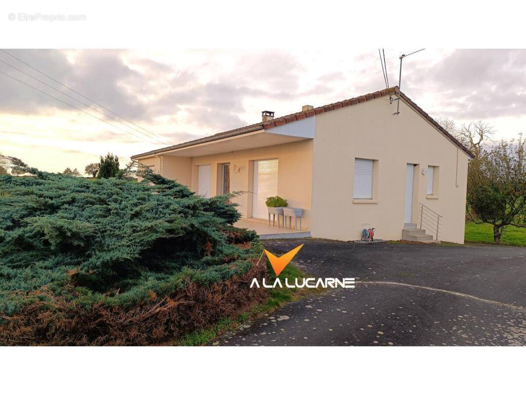 Maison à COURLAY