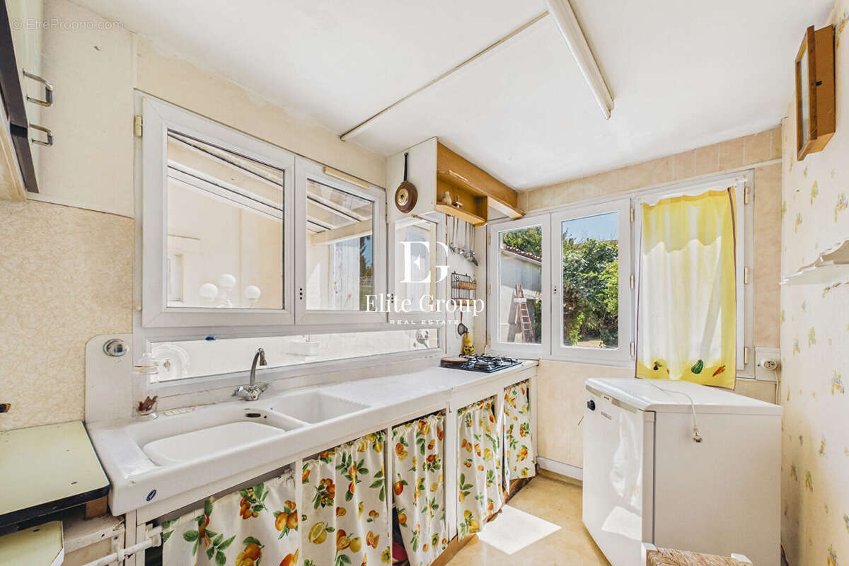 A Vendre Maison à Rénover - Rochefort - 6 Pièces - 146 m² - photo 14