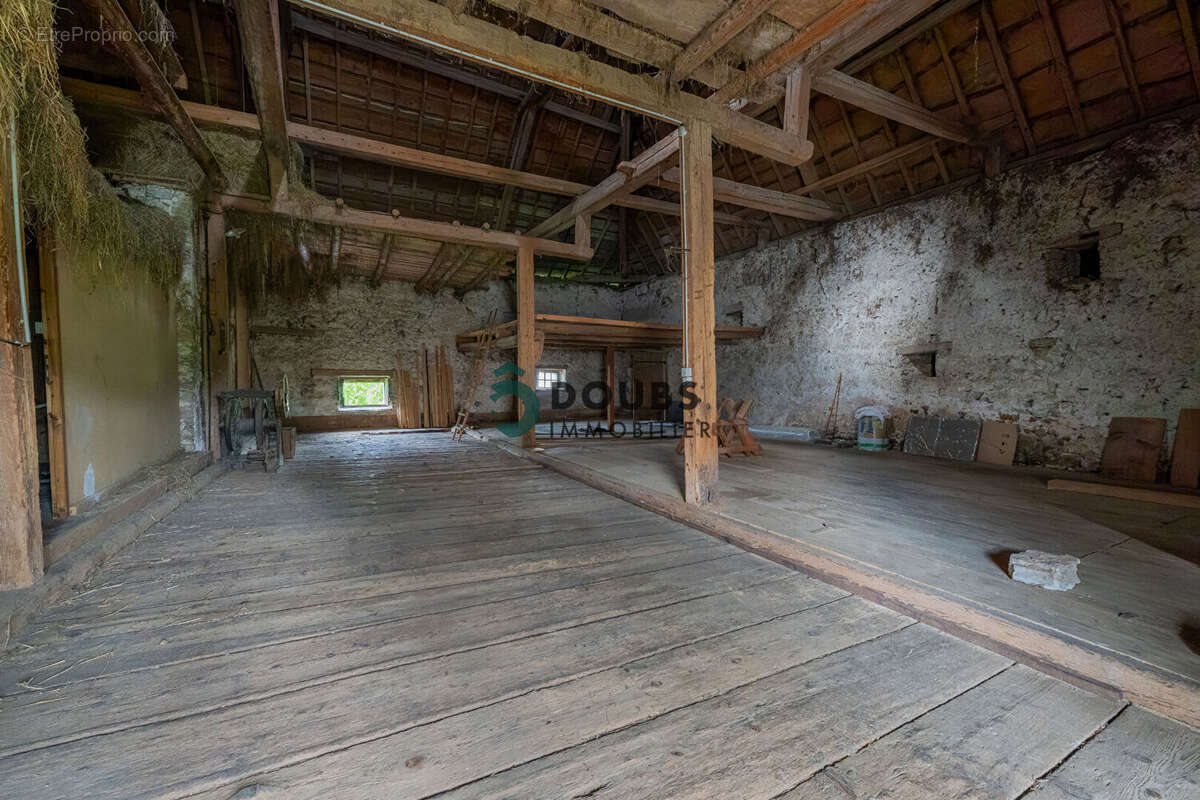 Appartement à ORCHAMPS-VENNES