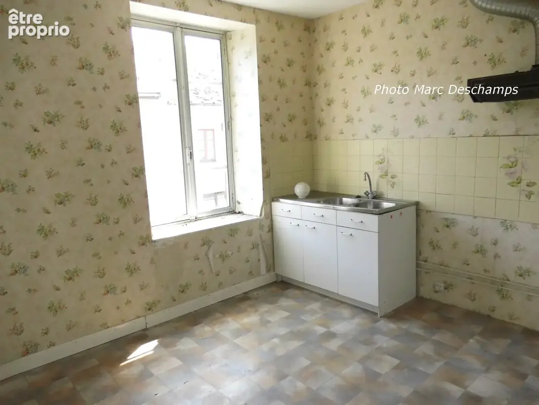 Maison de village, 2 chambres, ~80 m2 habitables, avec garage, pas de terrain - à rafraîchir - - photo 7