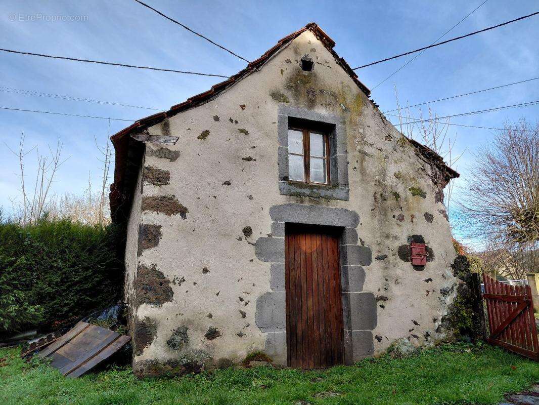 Maison à ANGLARDS-DE-SALERS
